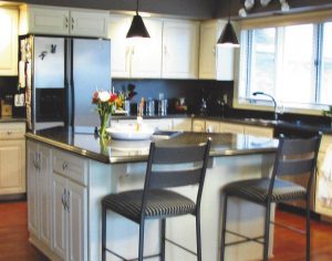 kitchen-3-before-wood-refacing